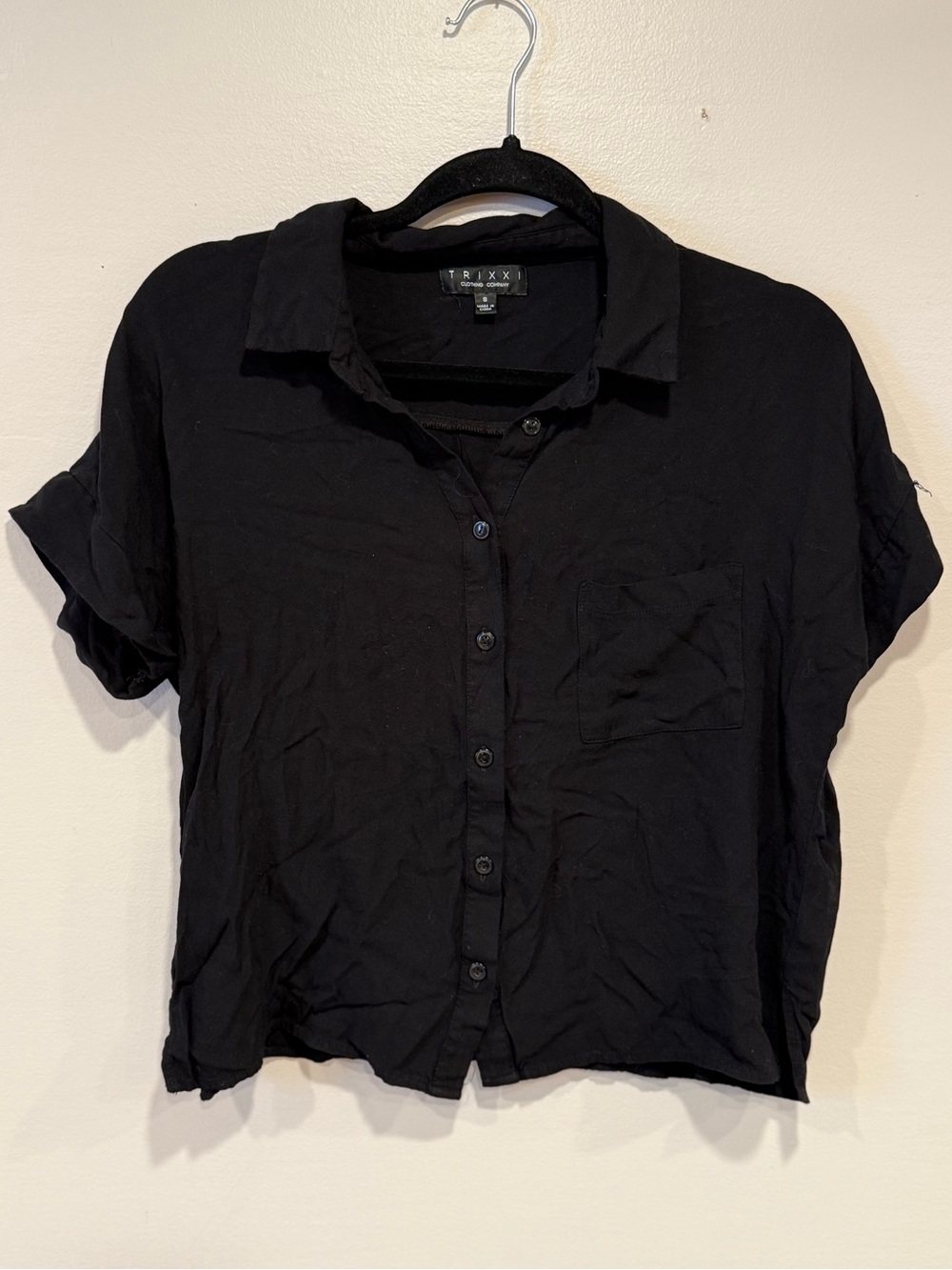 Trixxi Clothing Co Black Short Sleeve Cropped Button Up Shirt Women's Small